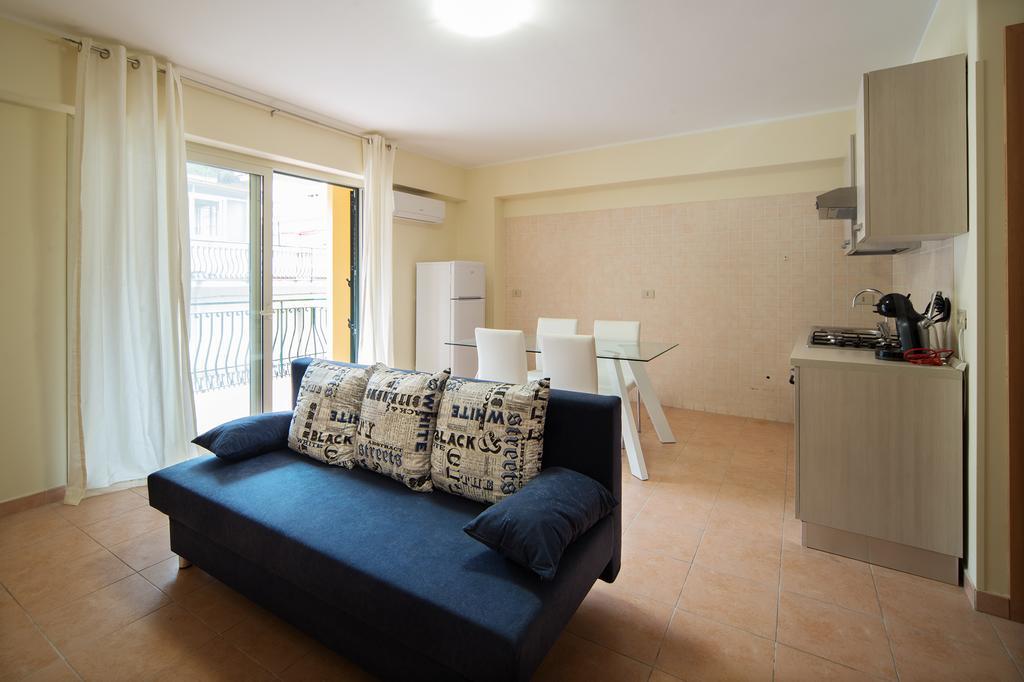 Milly House Appartement Letojanni Buitenkant foto